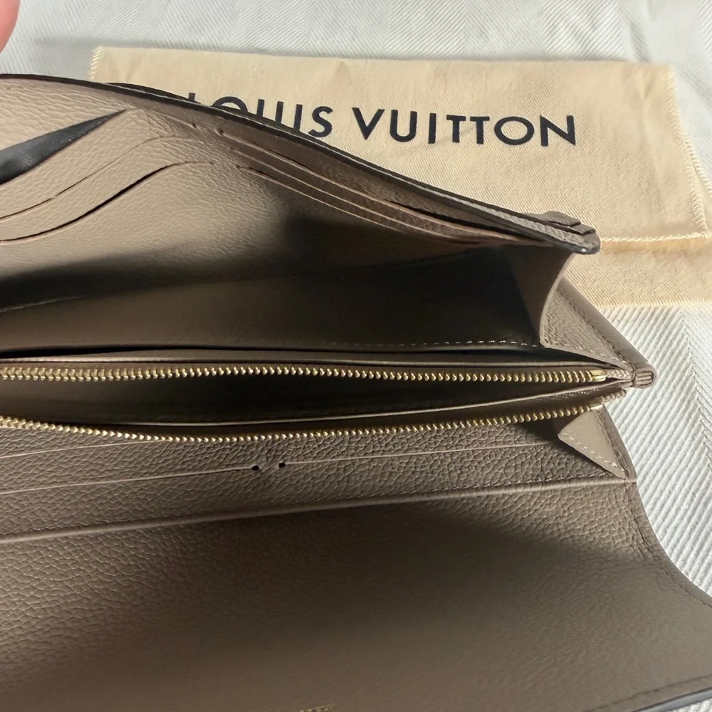 Louis Vuitton Sarah Wallet NM Tourterelle Grey Empreinte - Picture 7 of 9
